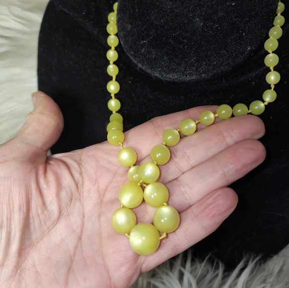 Moonlight lucite ynecklace necklavlce - Picture 5 of 13